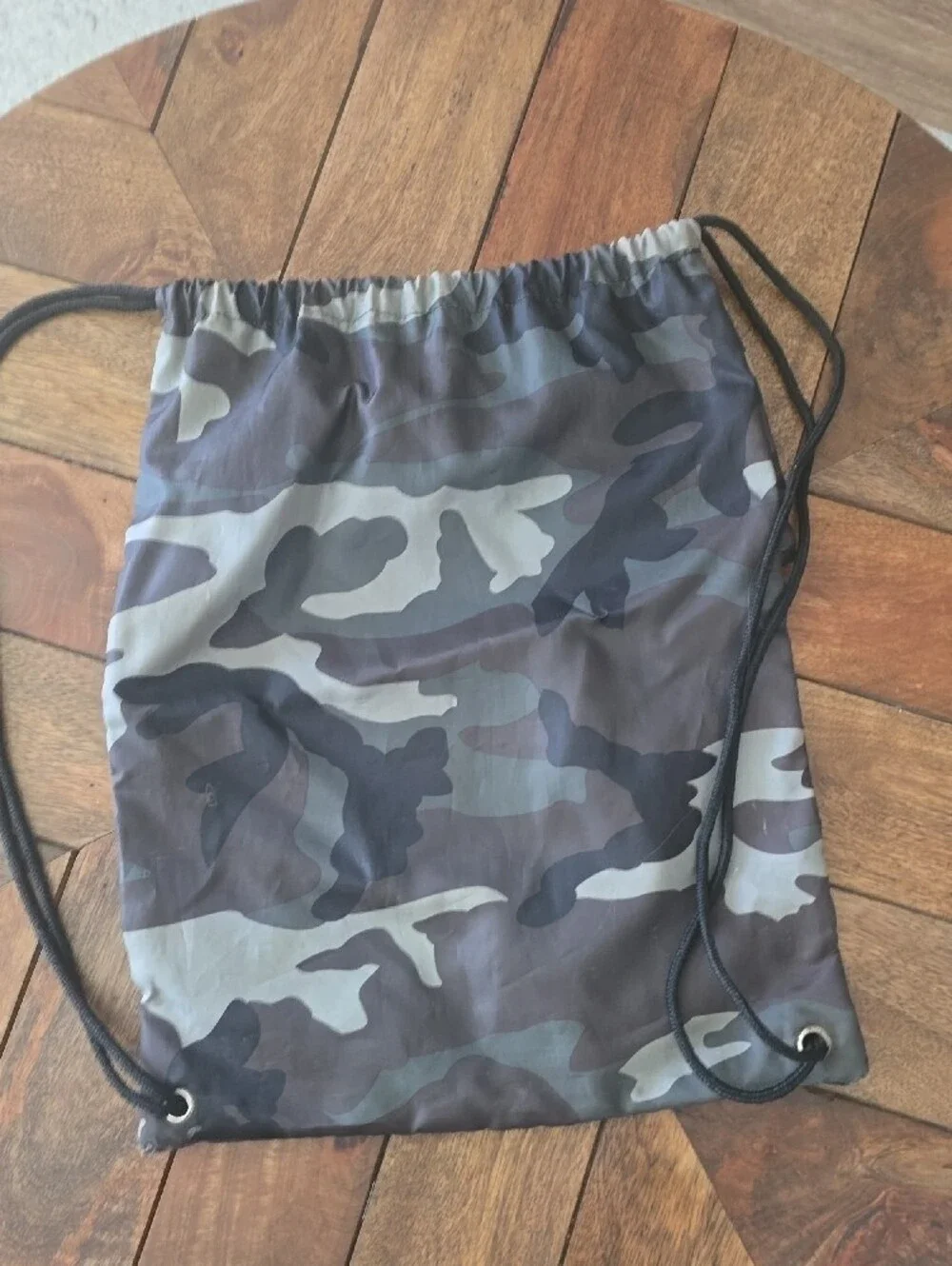 Thirty-One Camo Drawstring Backpack in Green and Gray